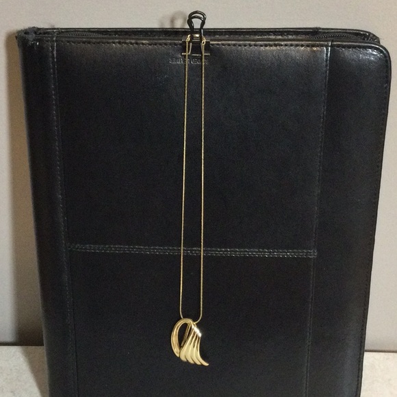 Gold swirl drop with gold chain necklace - Picture 2 of 7